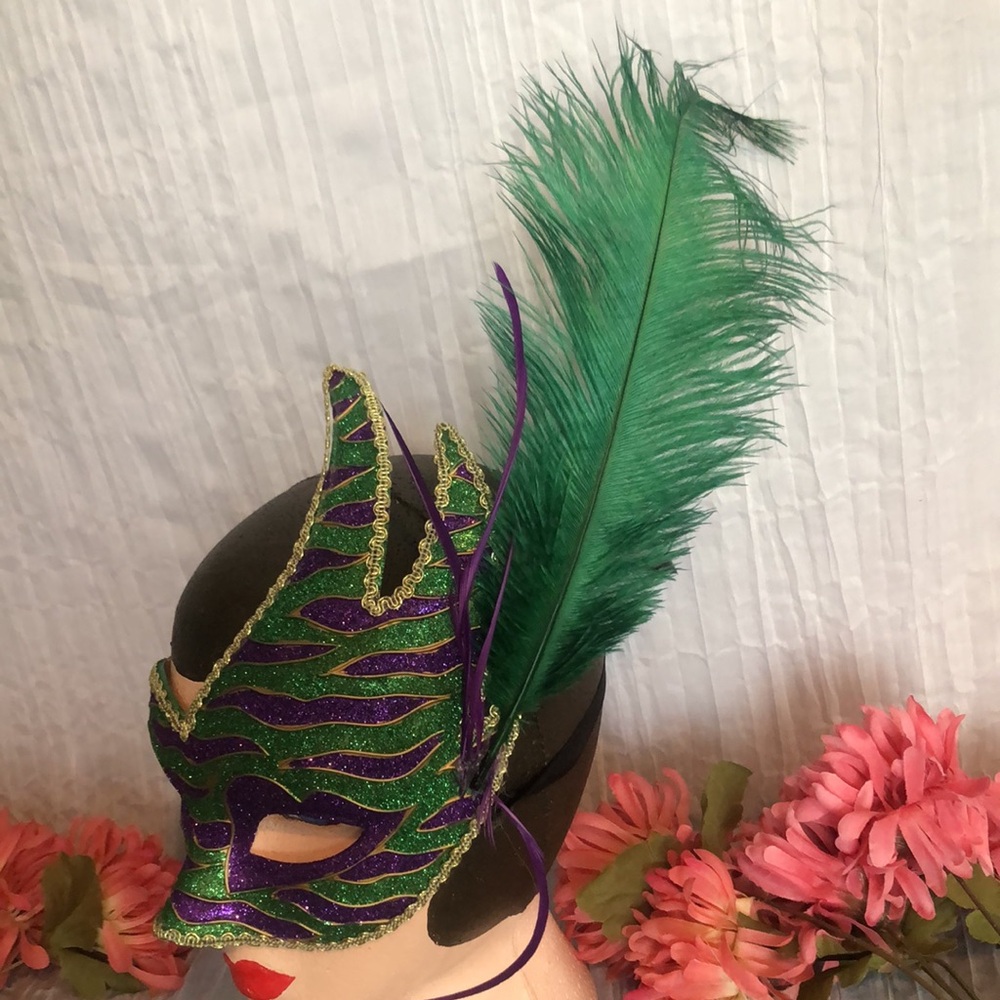 MARDI GRAS style lot of 2 masks Halloween costumes 1 NWT & 1 w/large feather - Picture 3 of 15